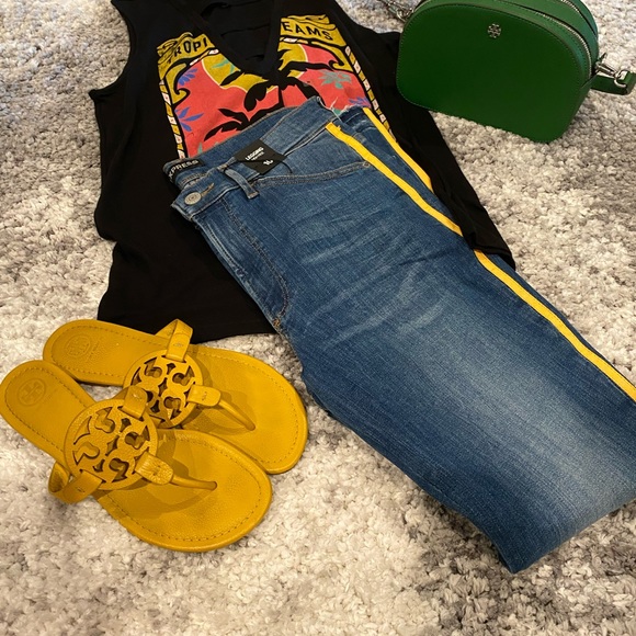 💛 Dusty Cassia Tory Burch Miller Very Good Used Condition Dust bag included. - Picture 4 of 8